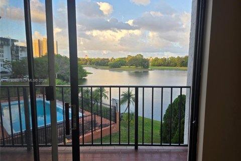 Снять в аренду кондоминиум в Майами, Флорида 1 спальня, 75.53м2, № 2045556 - фото 9