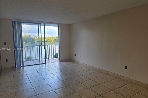 Снять в аренду кондоминиум в Майами, Флорида 1 спальня, 75.53м2, № 2045556 - фото 8