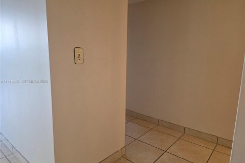 Снять в аренду кондоминиум в Майами, Флорида 1 спальня, 75.53м2, № 2045556 - фото 15