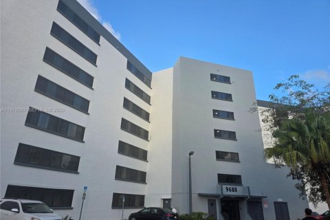 Снять в аренду кондоминиум в Майами, Флорида 1 спальня, 75.53м2, № 2045556 - фото 2