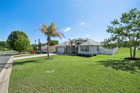 House in Leesburg, Florida 4 bedrooms, 191.1 sq.m. № 2117777 - photo 3