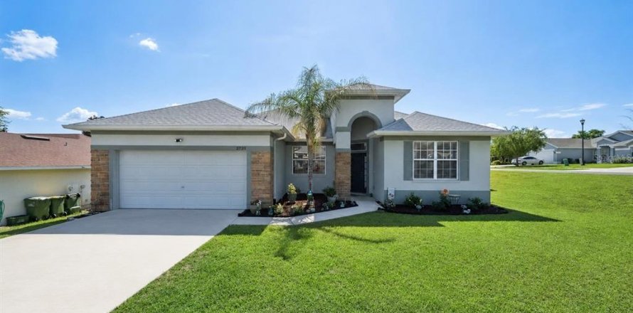 House in Leesburg, Florida 4 bedrooms, 191.1 sq.m. № 2117777