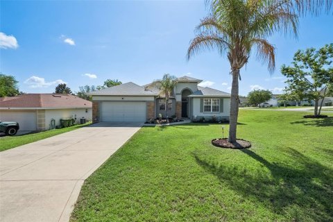 House in Leesburg, Florida 4 bedrooms, 191.1 sq.m. № 2117777 - photo 2