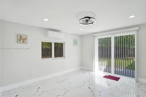 Villa ou maison à vendre à Fort Lauderdale, Floride: 4 chambres, 140.47 m2 № 1965621 - photo 29