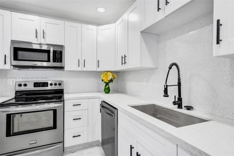 Villa ou maison à vendre à Fort Lauderdale, Floride: 4 chambres, 140.47 m2 № 1965621 - photo 10