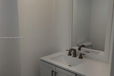 Condo in North Miami Beach, Florida, 1 bedroom  № 1967321 - photo 11