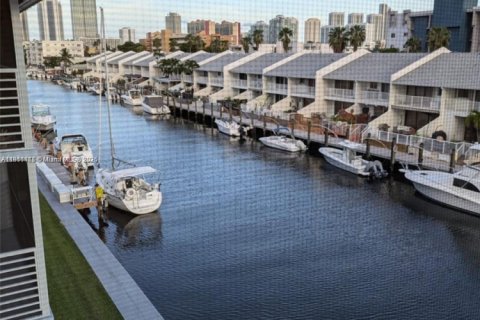 Condo in North Miami Beach, Florida, 1 bedroom  № 1967321