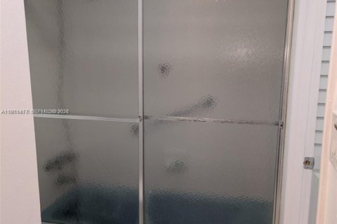 Condo in North Miami Beach, Florida, 1 bedroom  № 1967321 - photo 16