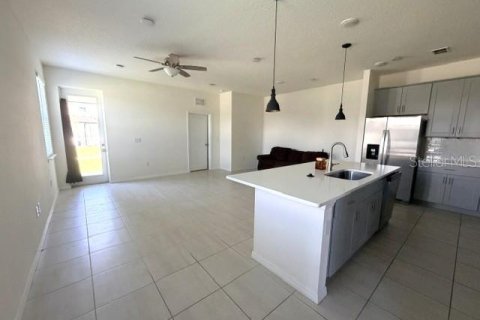 Touwnhouse à vendre à Kissimmee, Floride: 4 chambres, 173.45 m2 № 2429358 - photo 3
