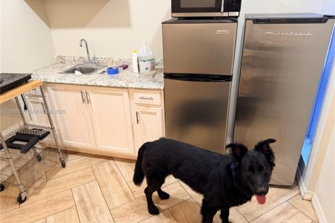 House in Hollywood, Florida 3 bedrooms, 170.94 sq.m. № 2068237 - photo 7