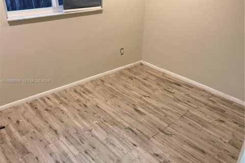 House in Hollywood, Florida 3 bedrooms, 170.94 sq.m. № 2068237 - photo 8