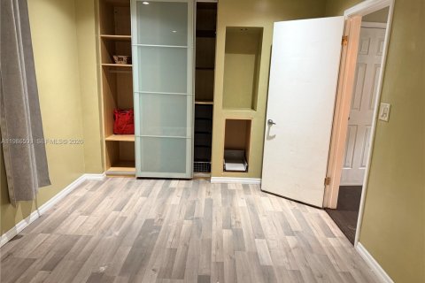 House in Hollywood, Florida 3 bedrooms, 170.94 sq.m. № 2068237 - photo 9