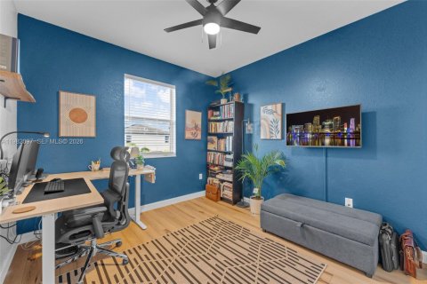 House in Miami, Florida 4 bedrooms, 205.59 sq.m. № 2046498 - photo 15