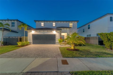 House in Miami, Florida 4 bedrooms, 205.59 sq.m. № 2046498 - photo 30