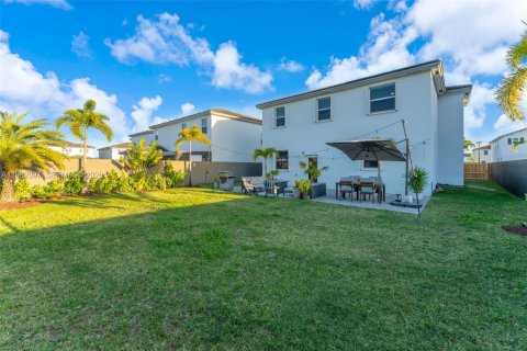 House in Miami, Florida 4 bedrooms, 205.59 sq.m. № 2046498 - photo 22