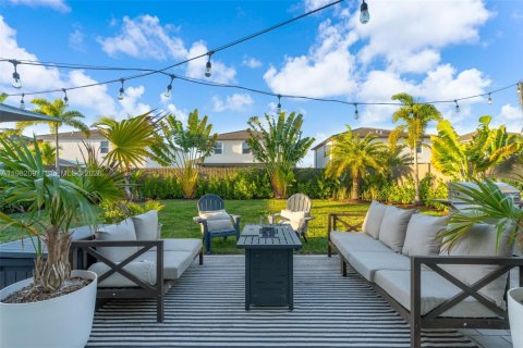 House in Miami, Florida 4 bedrooms, 205.59 sq.m. № 2046498 - photo 24