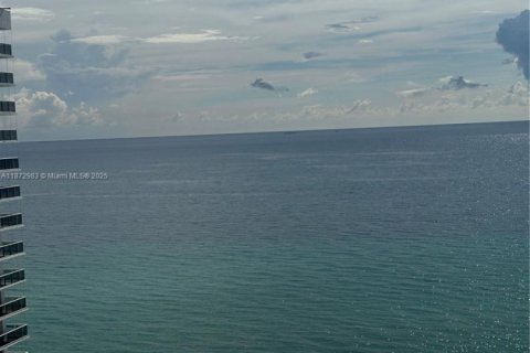 Copropriété à vendre à Hollywood, Floride: 1 chambre, 84.63 m2 № 1921717 - photo 1