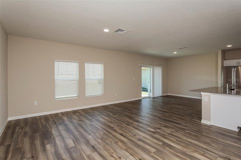 Casa en venta en Zephyrhills, Florida, 4 dormitorios, 189.43 m2 № 1813584 - foto 9