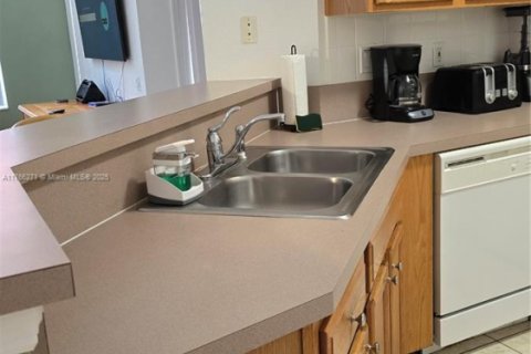 Купить таунхаус в Киссимми, Флорида 4 спальни, 152.82м2, № 1741716 - фото 10