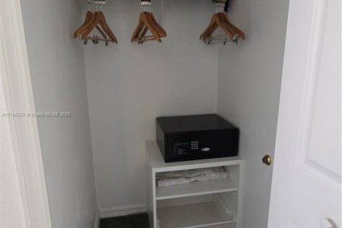 Купить таунхаус в Киссимми, Флорида 4 спальни, 152.82м2, № 1741716 - фото 25