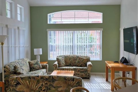 Купить таунхаус в Киссимми, Флорида 4 спальни, 152.82м2, № 1741716 - фото 5