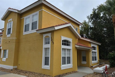 Купить таунхаус в Киссимми, Флорида 4 спальни, 152.82м2, № 1741716 - фото 1