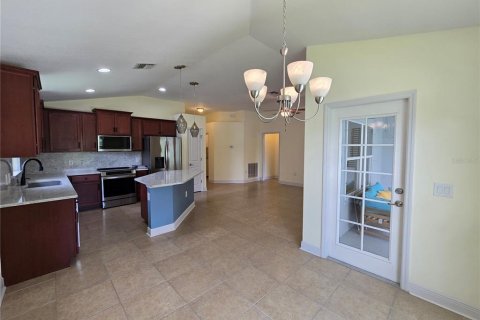 House in Punta Gorda, Florida 3 bedrooms, 139.73 sq.m. № 1900141 - photo 9
