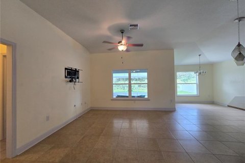 House in Punta Gorda, Florida 3 bedrooms, 139.73 sq.m. № 1900141 - photo 5