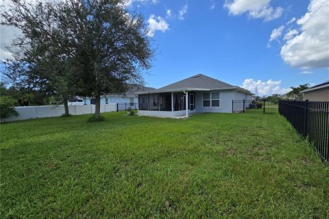 House in Punta Gorda, Florida 3 bedrooms, 139.73 sq.m. № 1900141 - photo 25