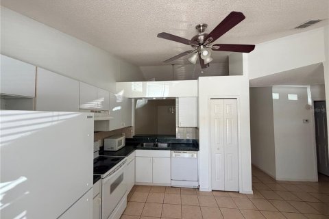 House in Kissimmee, Florida 3 bedrooms, 107.3 sq.m. № 2207976 - photo 2