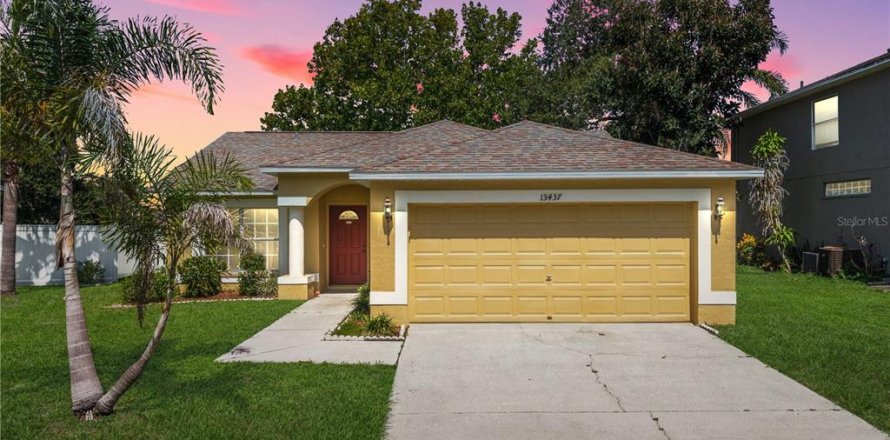 House in Riverview, Florida 3 bedrooms, 117.99 sq.m. № 2220567