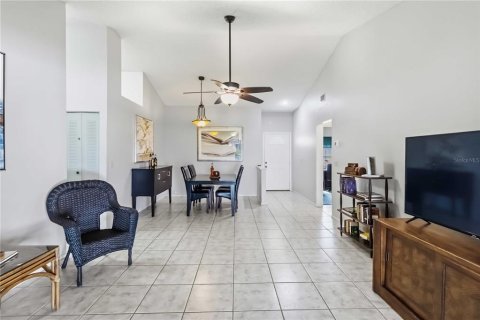 House in Riverview, Florida 3 bedrooms, 117.99 sq.m. № 2220567 - photo 4