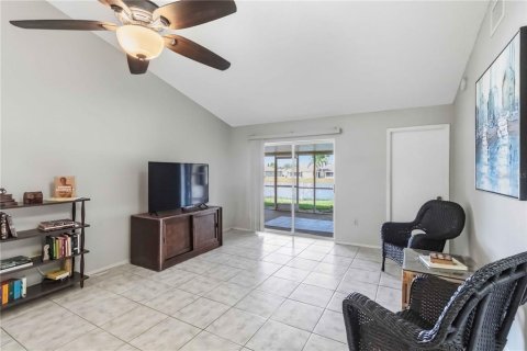House in Riverview, Florida 3 bedrooms, 117.99 sq.m. № 2220567 - photo 3