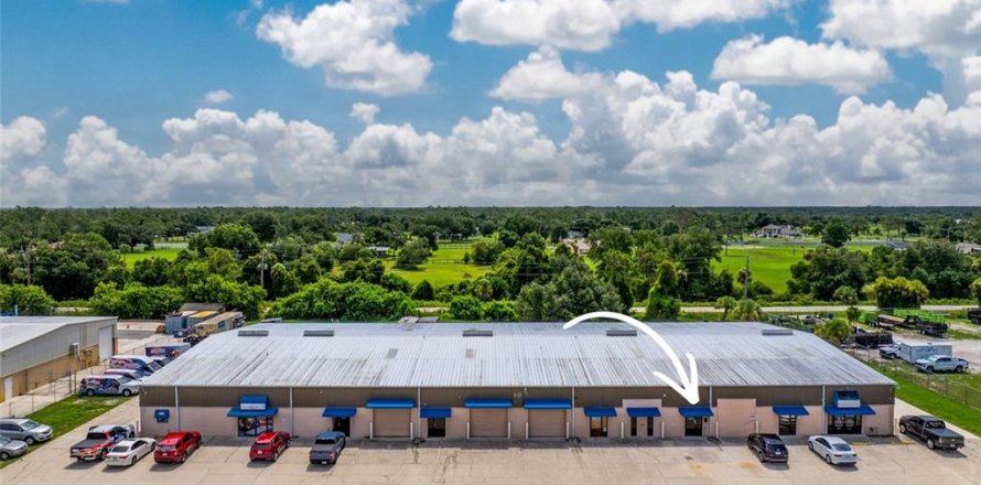 Propiedad comercial en Englewood, Florida 224.27 m2 № 2280716