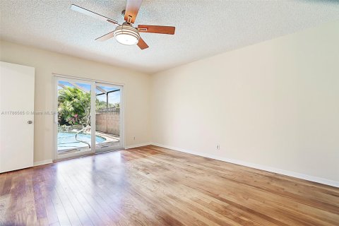 House in Coral Springs, Florida 3 bedrooms, 167.69 sq.m. № 1697026 - photo 17