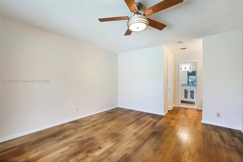 House in Coral Springs, Florida 3 bedrooms, 167.69 sq.m. № 1697026 - photo 18