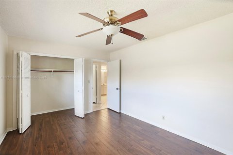 House in Coral Springs, Florida 3 bedrooms, 167.69 sq.m. № 1697026 - photo 26