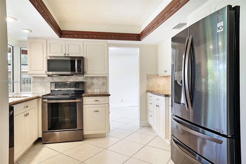House in Coral Springs, Florida 3 bedrooms, 167.69 sq.m. № 1697026 - photo 11