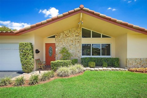 House in Coral Springs, Florida 3 bedrooms, 167.69 sq.m. № 1697026 - photo 2