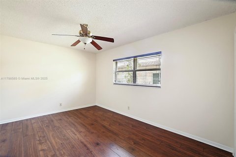 House in Coral Springs, Florida 3 bedrooms, 167.69 sq.m. № 1697026 - photo 23