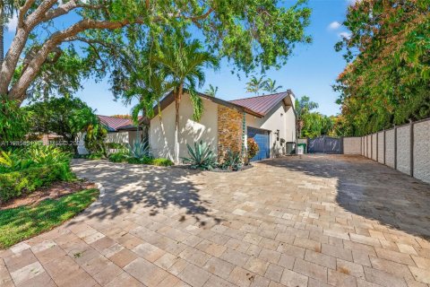 Купить виллу или дом в Пальметто-Бей, Флорида 4 спальни, 309.18м2, № 2049577 - фото 2