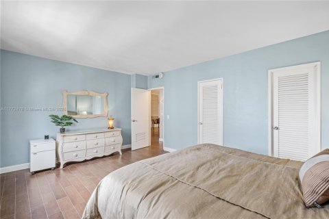 Купить кондоминиум в Бэл-Харбор, Флорида 1 спальня, 94.67м2, № 1958238 - фото 19