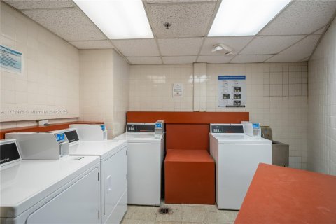 Купить кондоминиум в Бэл-Харбор, Флорида 1 спальня, 94.67м2, № 1958238 - фото 24