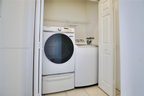 Adosado en alquiler en Doral, Florida, 4 dormitorios, 188.59 m2 № 1933715 - foto 24