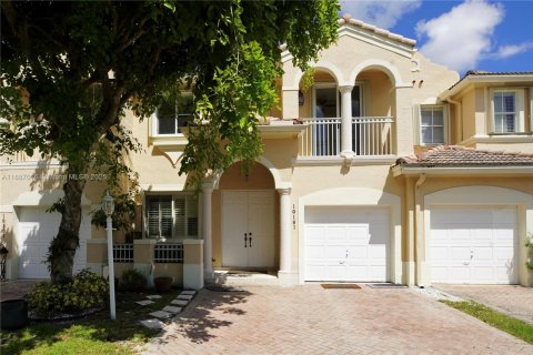 Adosado en alquiler en Doral, Florida, 4 dormitorios, 188.59 m2 № 1933715 - foto 1