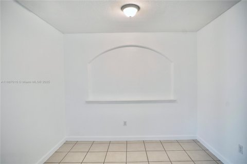 Adosado en alquiler en Doral, Florida, 4 dormitorios, 188.59 m2 № 1933715 - foto 6