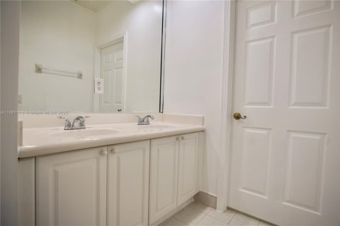 Adosado en alquiler en Doral, Florida, 4 dormitorios, 188.59 m2 № 1933715 - foto 23