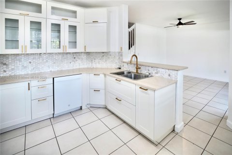 Adosado en alquiler en Doral, Florida, 4 dormitorios, 188.59 m2 № 1933715 - foto 4
