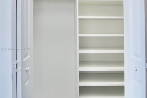 Adosado en alquiler en Doral, Florida, 4 dormitorios, 188.59 m2 № 1933715 - foto 13