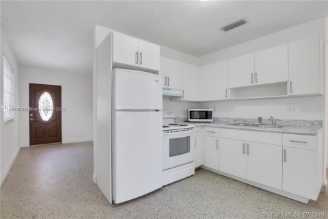 Propiedad comercial en venta en Miami, Florida, 198.25 m2 № 1929721 - foto 12
